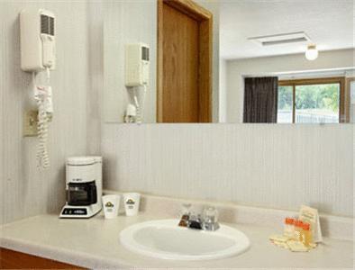 Travelodge By Wyndham Red Wing Room photo